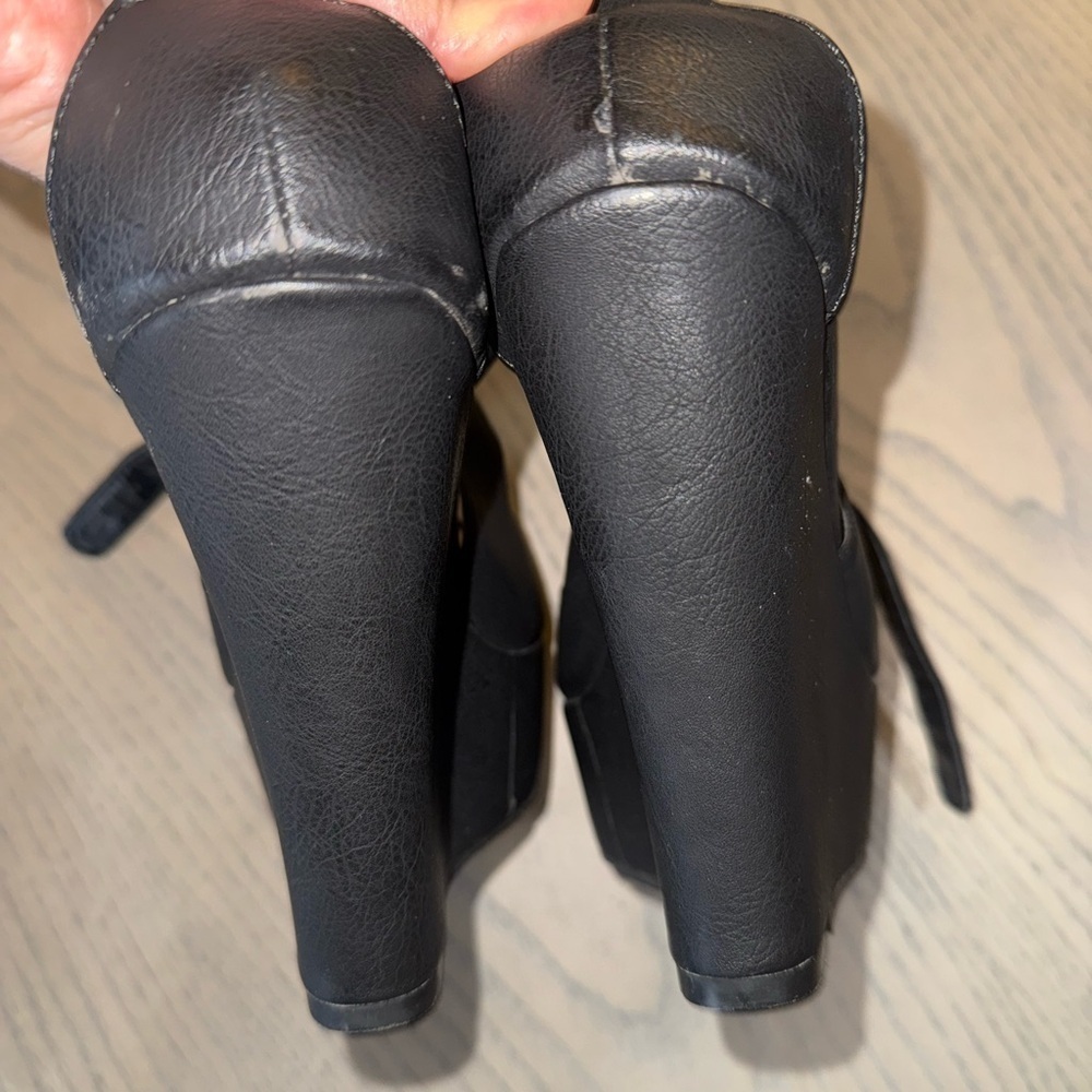 Candie’s Black Peep Toe Platform Heels – 5” Heel, 2” Platform, size 7 - Picture 6 of 6